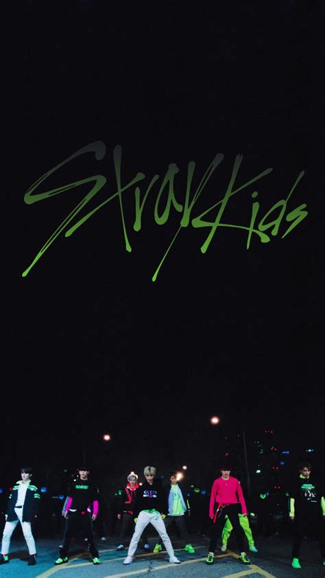 Jeongin | stray kids twitter ↓ cr. Stray Kids Wallpaper #Straykids #miroh | Kids wallpaper ...
