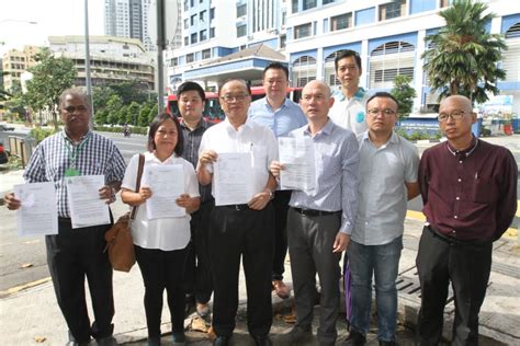 Salinan surat kematian dan surat bercerai (jika berkaitan). Skandal bazar Ramadan: DBKL yang minta surat sokongan ...