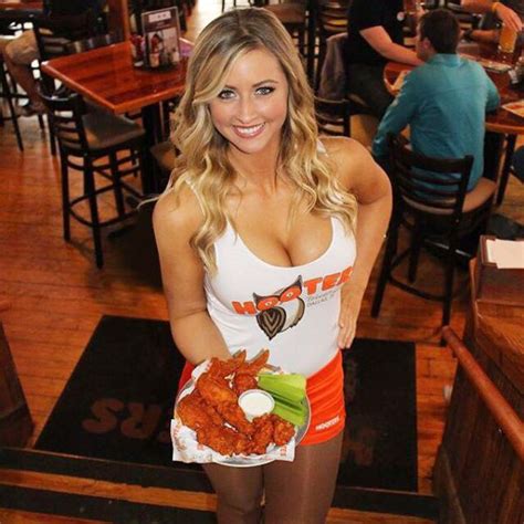Hooters Girls Are The Hottest Servers On The Planet 44 Pics