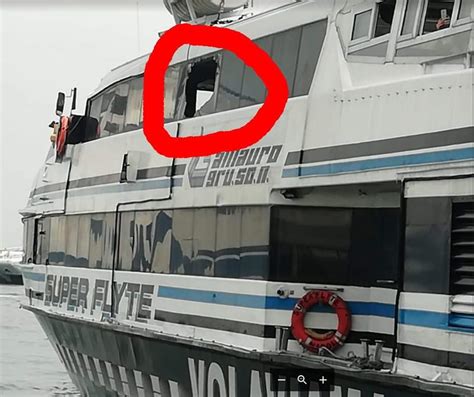 Una, con un dito tranciato. Incidente nel porto di Capri, collisione tra due unità di ...