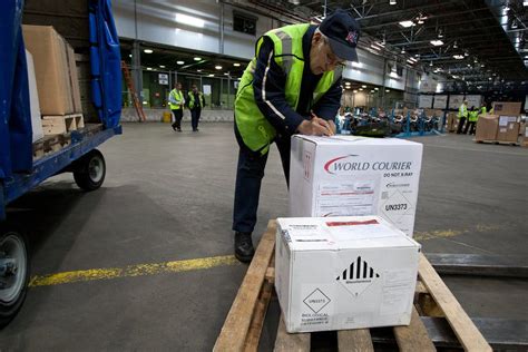 Cargo Workers At Kennedy Airport Get A Glimpse Of The Future The New