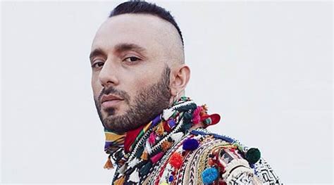 Matiz, üniversite yıllarına ait gotoğrafı 'i̇stanbul üniversitesi diş hekimliği. Mabel Matiz'in şarkısı TYT'de Türkçe testi sorusu oldu ...