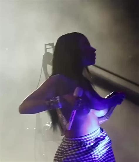 Hip Hop Girls Nicki Minaj Flash Video Nudecelebgifs