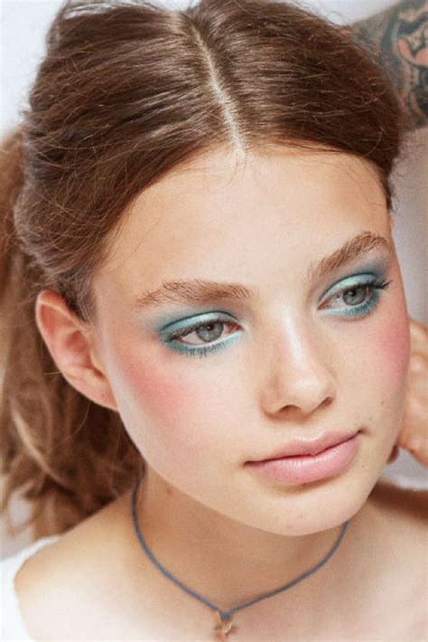 Four Bold 70s Makeup Looks That Bring The Disco Glam 70s Makeup Look