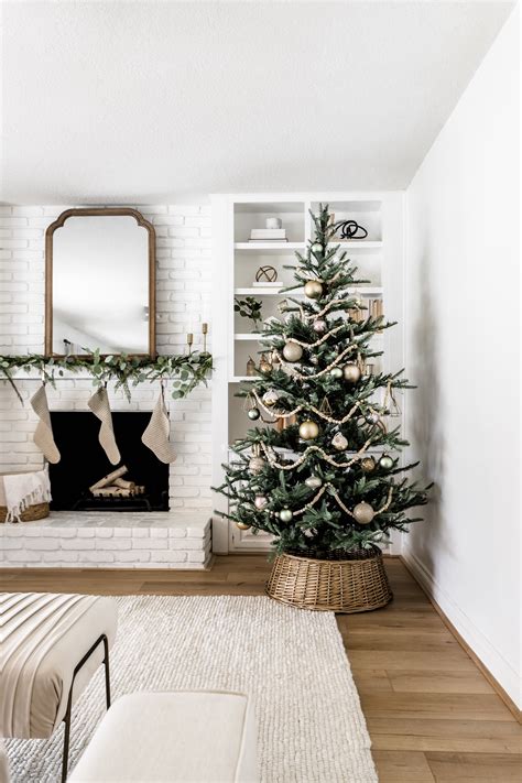 Modern Minimalistic Christmas Tree Decor Halfway Wholeistic