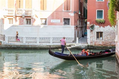 Венеция общая прогулка на гондоле по Гранд каналу Getyourguide