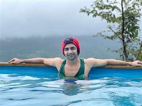 Watch Now Sumedh Mudgalkar And Mallika Singh Caught On Camera Enjoying A Swim To Beat The Heat