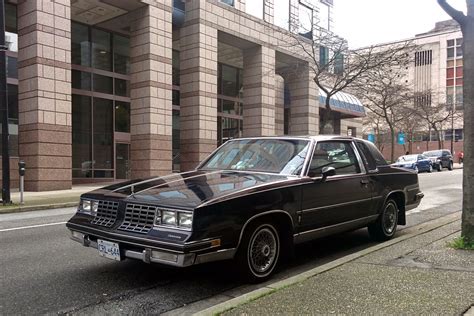 Old Parked Cars Vancouver 1981 Oldsmobile Cutlass Supreme Calais