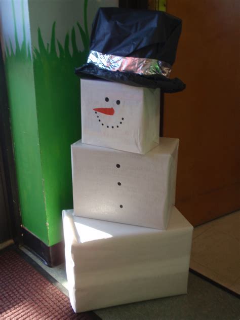 Lendedu reports christmas decoration spending for the average american is 11% of their christmas expenditures or around $70. DIY Snowman Holiday Decor - Made w/ boxes and wrapping ...