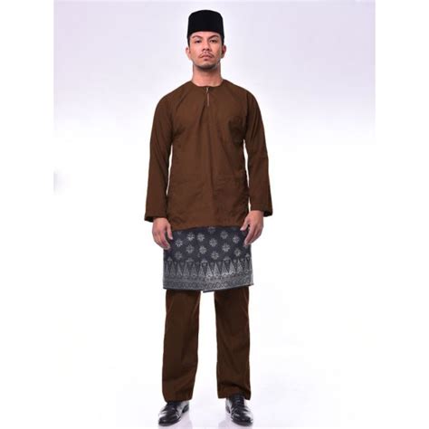 Questo stile è noto come stile teluk belanga e si credeva che fosse stato progettato dagli aiutanti del sultano abu bakar per commemorare il trasferimento della capitale amministrativa di johor da teluk. Lelong 💥 Baju Melayu Teluk Belanga Primavalet DARK ...