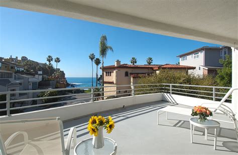 Warren buffett would be very happy making 100000 a year. Warren Buffett Lists Longtime Laguna Beach Home for $11 ...
