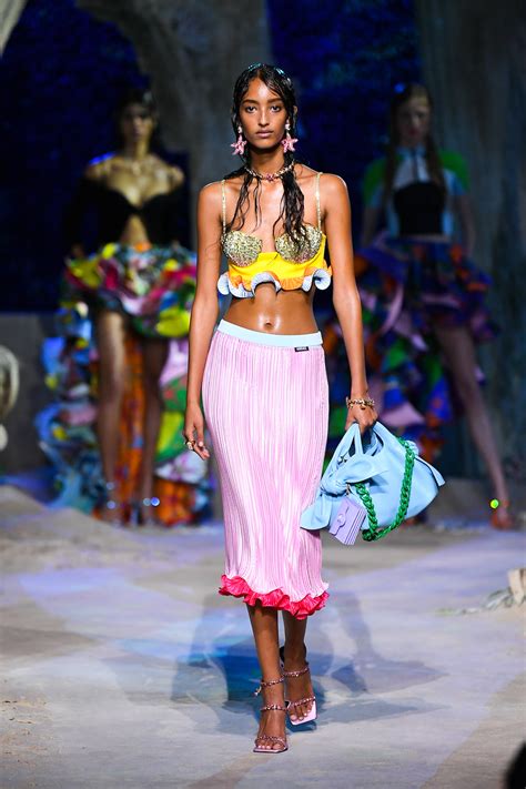 Versace Reveals Spring/Summer '21 Collection At Milan Fashion Week - V ...