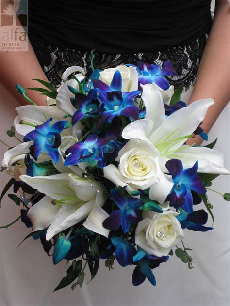 20 chic spring wedding flower ideas to steal asap. A gorgeous bridal bouquet with white casablanca lilies and ...