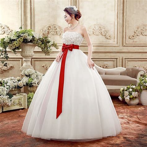 Свадебное платье с белое с красным узором (49 фото)
