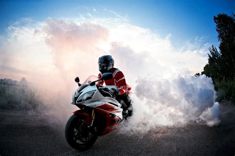 Download Smoke Vehicle Motorcycle 4k Ultra Hd Wallpaper