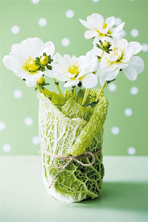 Que Faire Avec Des Feuilles De Choux Fleur - Un vase enveloppé d’une feuille de chou | Exposition florale, Deco