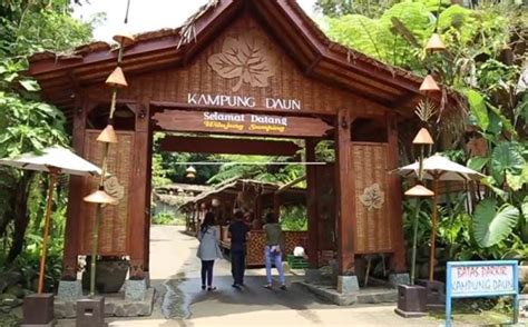 Rumah makan cikawao bisa dibilang menjadi salah satu rumah makan khas sunda terbaik di bandung yang sudah legendaris dan terkenal di kalangan warga bandung. Kampung Daun, Tempat Makan di Bandung yang Bikin Betah ...