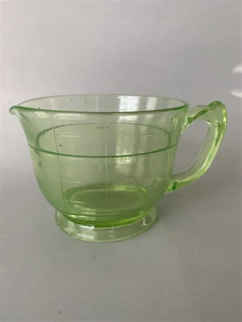 URANIUM GLASS MEASURING Mixing Bowl Green Vaseline Depression Era