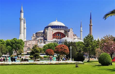 santa sofía es una de los monumentos imprescindibles que ver en estambul estambul estambul