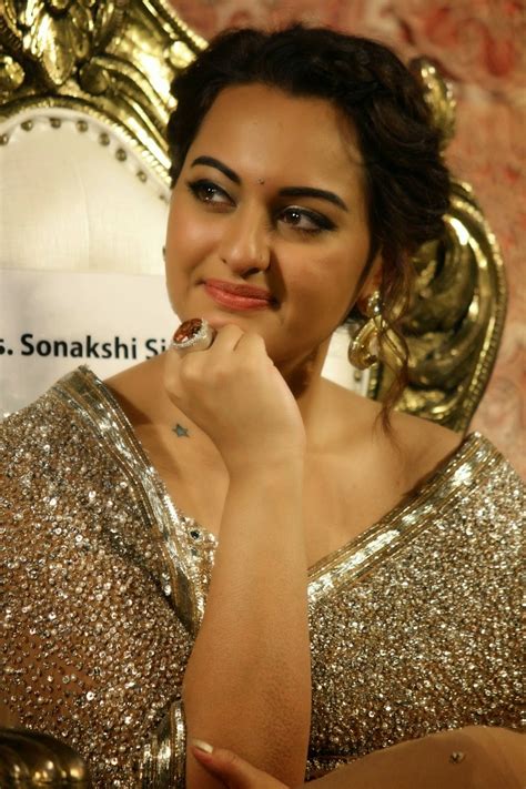 High Quality Bollywood Celebrity Pictures Sonakshi Sinha Looks
