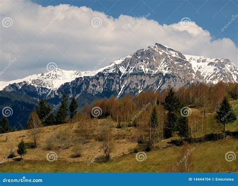 喀尔巴阡山脉的横向山 库存照片 图片 包括有 ç©ºç™½ æ—æ¸¸ä¸š é›ª é˜¡å±±è„‰ 14444704