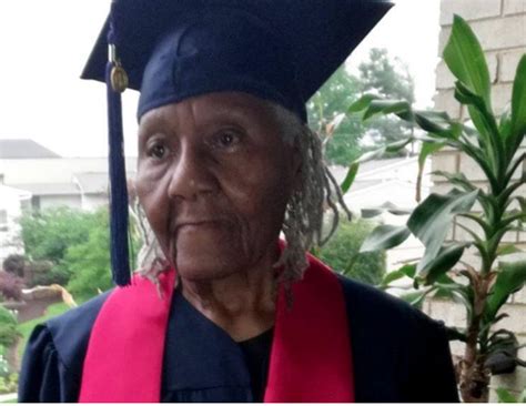 89 year old woman celebrates earning her first college degree