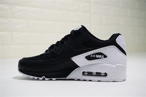 Mens Black White Nike Air Max 90 Essential 537384 082