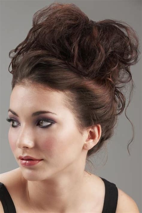 25 messy buns medium hairstyles for women hairdo hairstyle