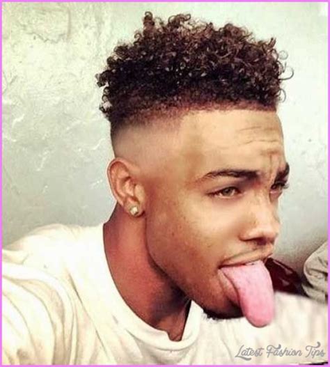 Pour cette raison, trendhim vous offre une large gamme de produits, couvrant des modèles populaires tels que les faux plugs, les boucles d'oreilles en oxyde de zirconium, les boucles d'oreilles magnétiques ainsi que les clips. Black Mens Hairstyles 2018 - LatestFashionTips.com