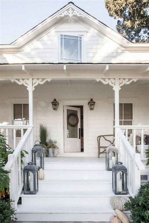 When it comes to styling spaces, i always start with my large base pieces first and then add in the accessories. 65 Stunning Farmhouse Front Porch Decorating Ideas (With ...