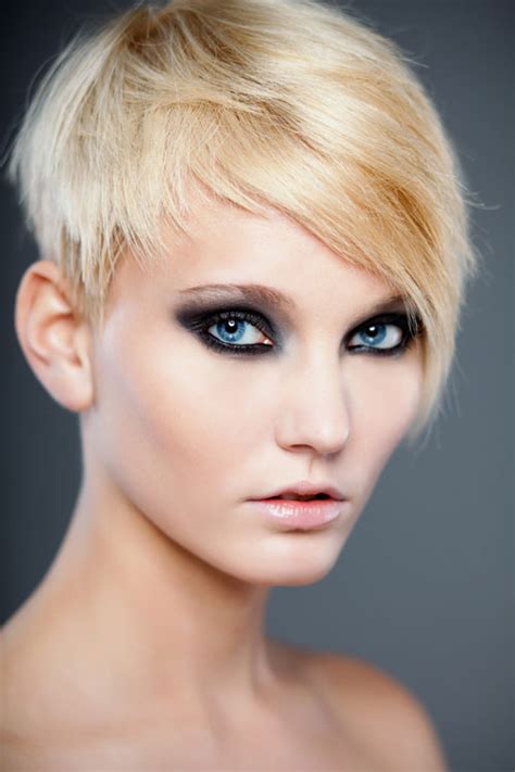 Having short hair is probably the only hairstyle with which possessing super long hair is considered edgy in itself. 15 Pretty Pixie Haircuts for Women - Pretty Designs