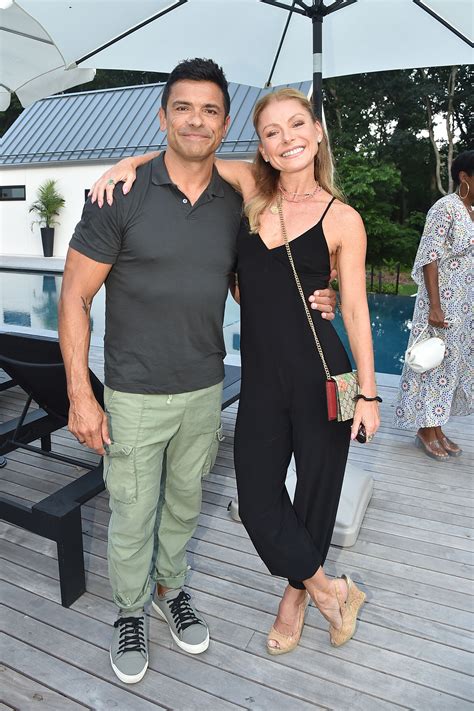 Kelly Ripa thirsts over shirtless husband Mark Consuelos as she shares
