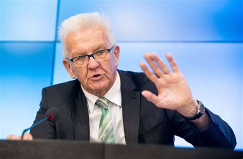 Was jetzt auf uns zukommt i zdfheute live. Neue Corona-Regeln: Ministerpräsident Winfried Kretschmann ...