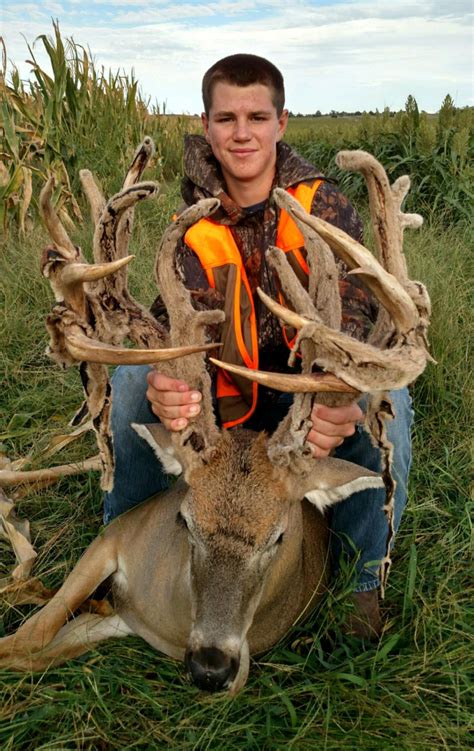 Giant 230 Inch Buck Shot By Kansas Youth