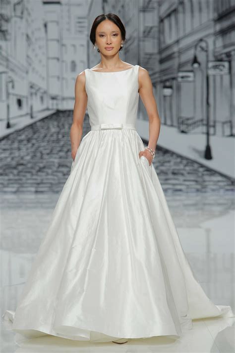 Simple Wedding Dresses Classic Designer Bridal Gown