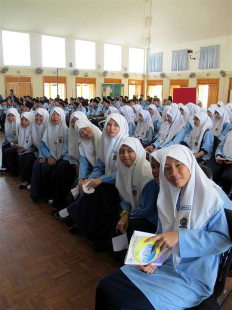 Lepasan institusi pendidikan mara (ipma) dan berjaya menamatkan pengajian institusi teknikal kerajaan/swasta. KAUNSELING & KERJAYA SMPW,KB: PROGRAM SINAR 2011