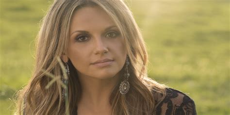 Carly Pearce Debuts Every Little Thing