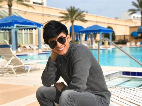 Đan trường là một trong những ca sĩ nổi tiếng thập niên 90 và là một trong những ca sĩ được khán giả mến mộ nhất trong giai đoạn làn sóng xanh. Hình ảnh, hình nền ca sĩ Đan Trường đẹp nhất