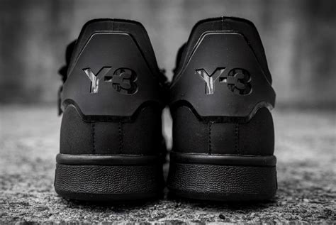 Men's adidas originals stan smith lace up casual trainers in black. adidas Y3 Stan Smith "Triple Black"