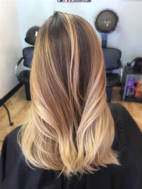 If there is a type of blonde that expresses femininity and elegance to the maximum, this is the blond copper. Warm golden honey platinum balayage highlights for dark ...
