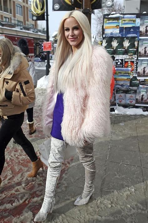 Pin By 𝐿𝓊𝒸𝒾𝑒 𝐹𝑜𝓍 On Gigi Gorgeous Fur Coats Women Fur Fashion Fox