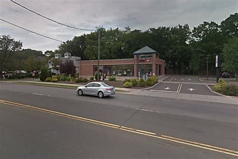 Woman Flees After Attempting To Cash 5k In Allegedly Fake Checks In Darien Police Say