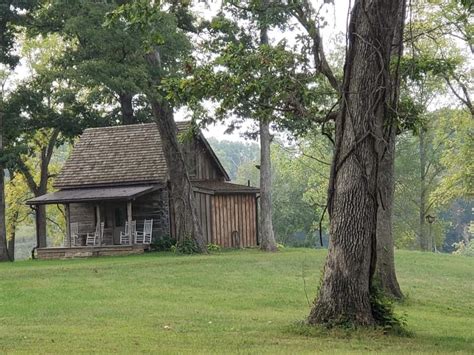 Book A Stay At An Authentic 1800s Log Cabin In Illinois