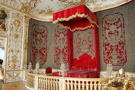 Amid the 775 rooms of queen elizabeth ii's london home is a lot of history and strategically placed the many secrets of buckingham palace: Take a Sneak Peek at Buckingham Palace's Opulent Rooms