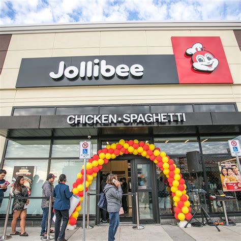 This Is What To Eat At Jollibees Newest Toronto Location