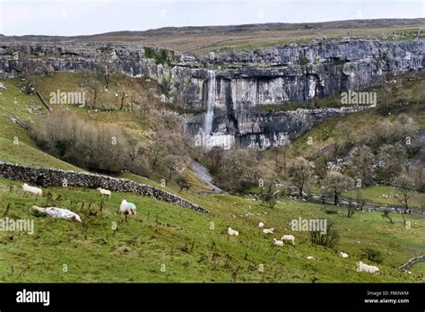 Malham Cove Waterfall 2015 Hi Res Stock Photography And Images Alamy
