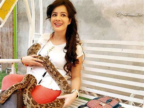 rabi pirzada quits showbiz days after her private videos leaked online life and style business