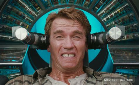 Total Recall Publicity Still Of Arnold Schwarzenegger
