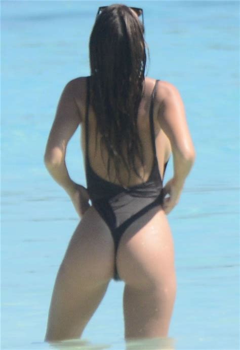 Hot Emily Ratajkowski Naked Boobs Topless Beach Candids Jihad Celeb