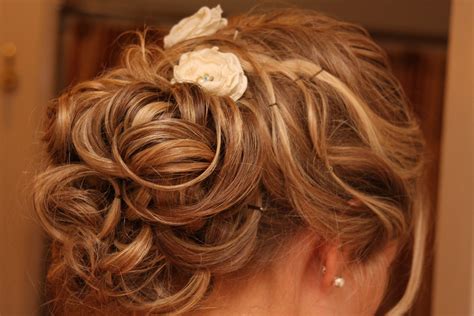 Romantic Half Updo Wedding Hairstyle For Thin Hair Bride